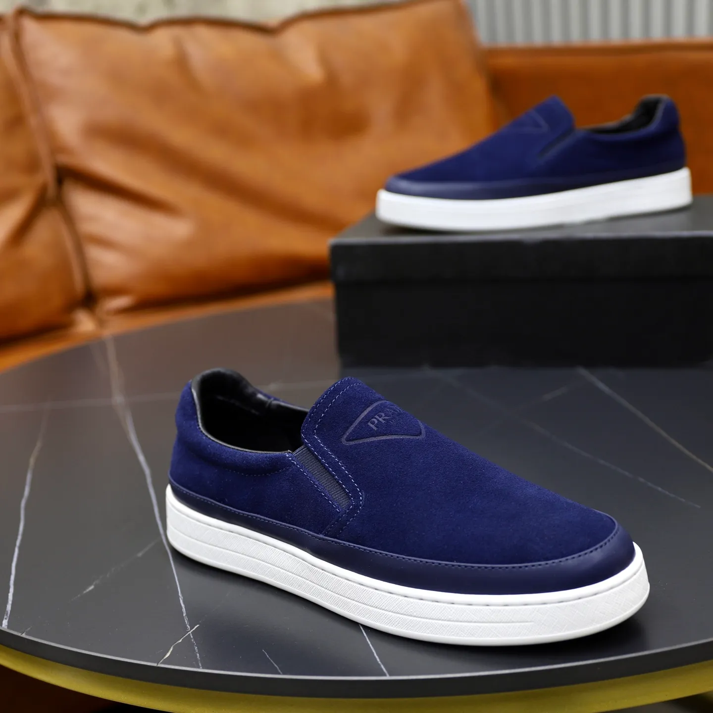 Ex-factory price: 420💰🙅‍♂️🙅‍♂️🙅‍♂️ Brand: PRADA Standard code: 38-44 (45 customized) Grade: Same as the official website Material: Original leather splicing, comfortable and breathable lining, original wear-resistant outsole Style category: Men's fashionable casual shoes, running shoes, noble luxury brand elements, top luxury Color: actual picture color